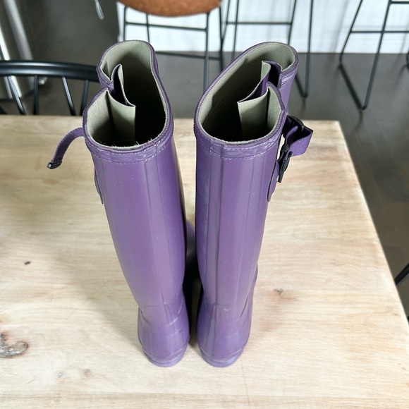 HUNTER Women's Norris Field Side Adjustable Rain Boots in Iris - Picture 6 of 9
